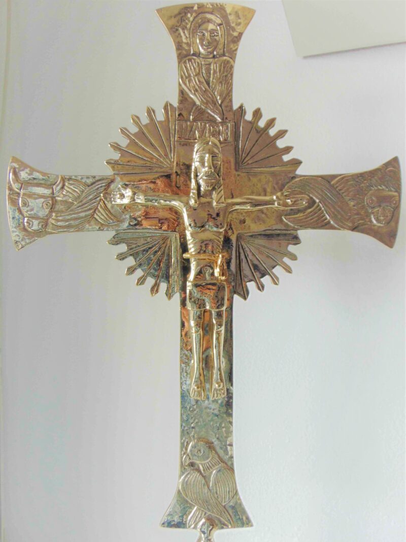 Cruz Alzada Gloriosa Oro