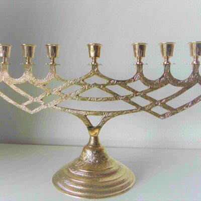 Menorah cincelada a mano Oro