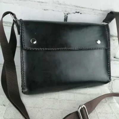 Funda Resucitó en piel con correa