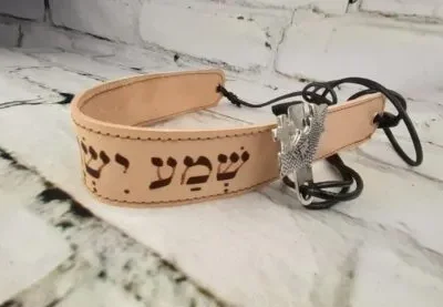 Colgador cuero cosido a máquina. Modelo2