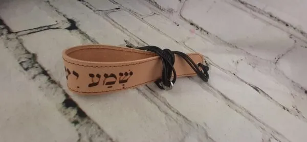 Colgador cuero cosido a máquina. Modelo2 - Imagen 2