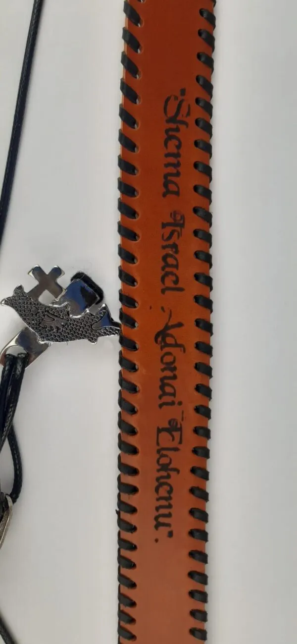 Colgador cuero COSIDO A MANO.MODELO 3