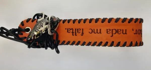 Colgador cuero COSIDO A MANO.MODELO 2 - Imagen 3