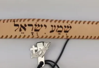 Colgador cuero COSIDO A MANO.MODELO 1