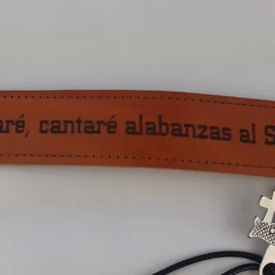 Colgador cuero cosido a máquina. Modelo3