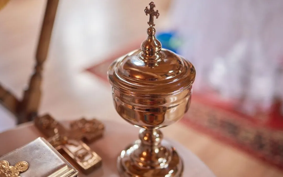 Crismeras: su importancia y uso en la liturgia