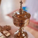 Crismeras: su importancia y uso en la liturgia